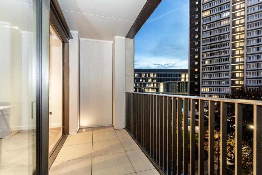 23 Asquith House ...