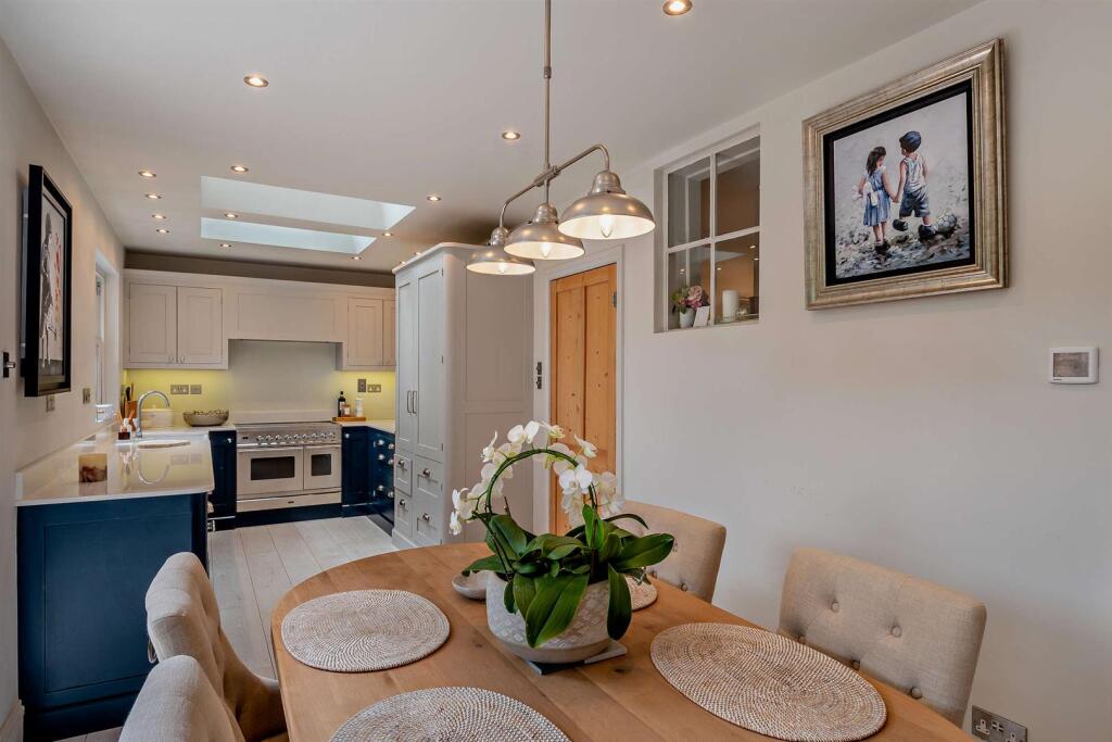 8646794-interior16-800 1.jpg