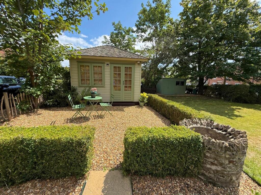 Summerhouse 2.jpg