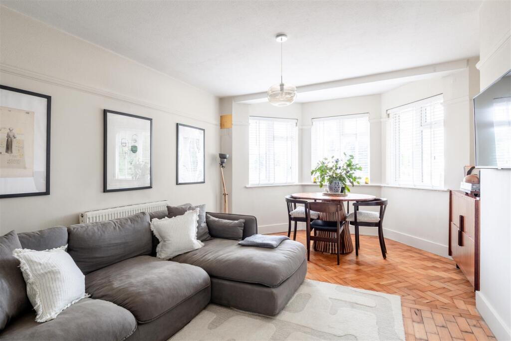 12a Algar Close-2.jpg