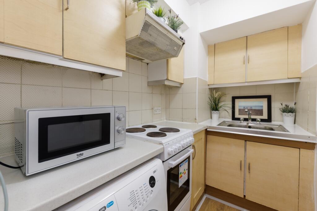 Park West 443A (0...