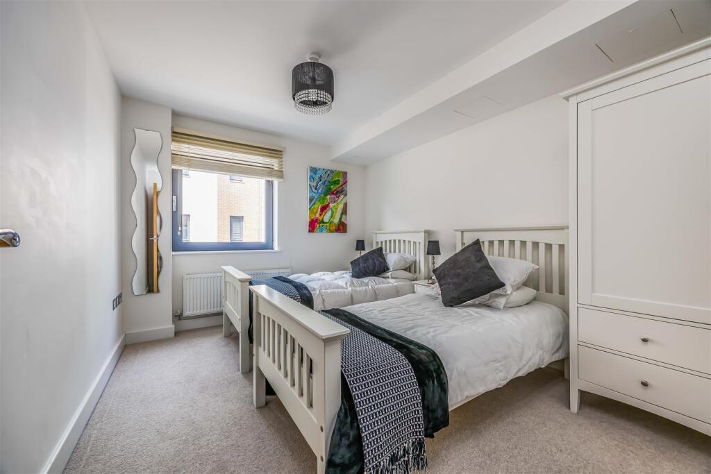16 Seagers Court, Old Portsmouth-Small-PorticoMark