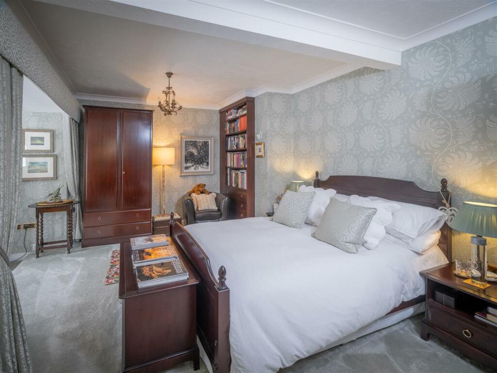 BEDROOM 2