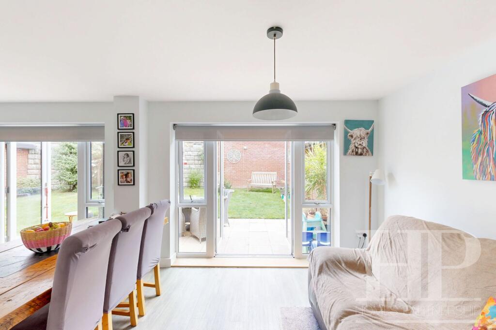 Kitchen/dining/family room