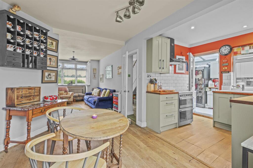 12 Chorley Road, HP14 3AR-7.jpg