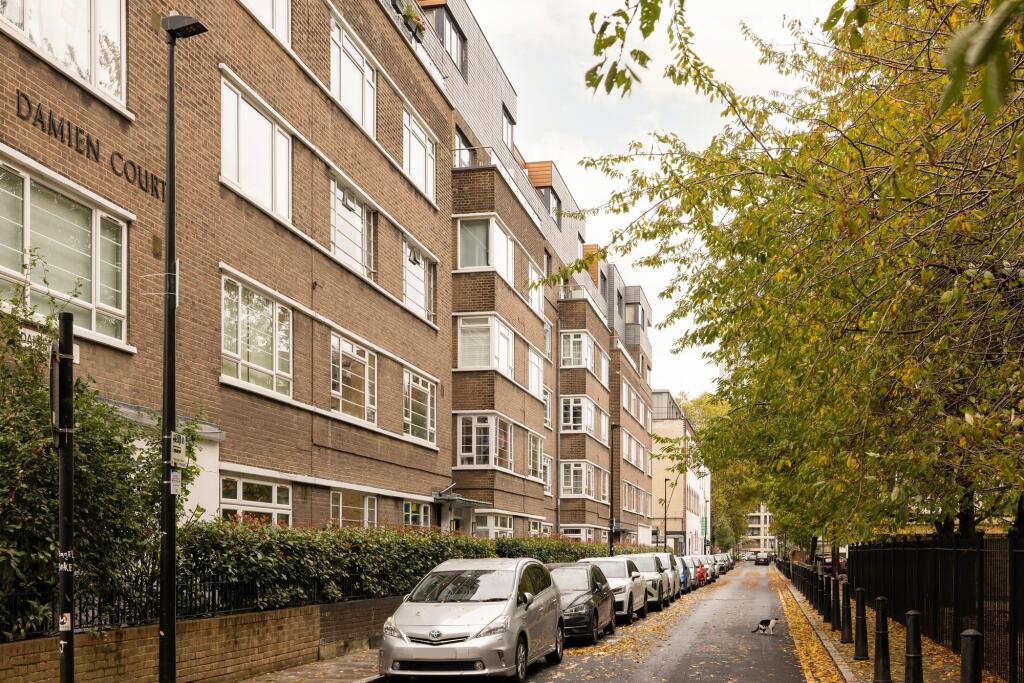 Damien Street, E1