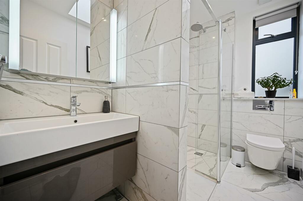 BCHJ - Flat 6, Prince House - Ensuite Bedroom 1 (4