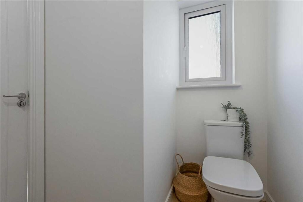 Lower Level WC (2)
