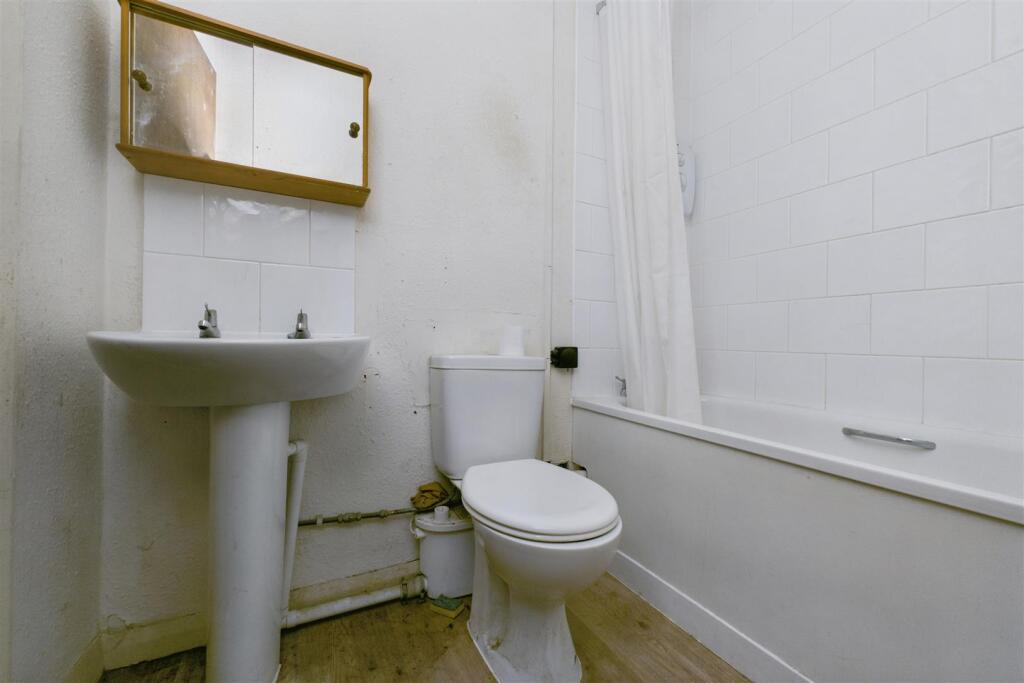 Flats A, B, C 18 Church Street, Tewkesbury, GL20 5