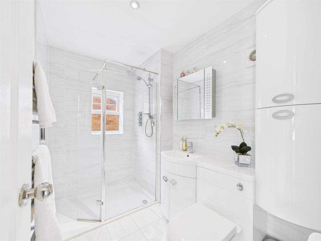 Well-Appointed Shower Room