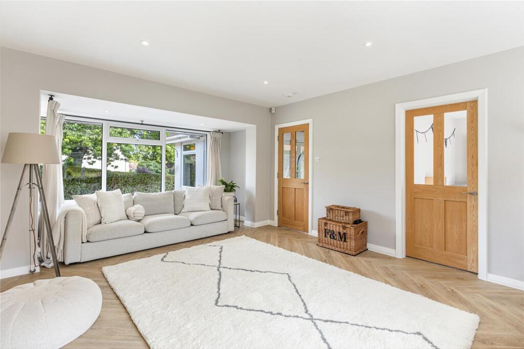 A17 - 20 Oxlea Close Torquay - 250714.jpg