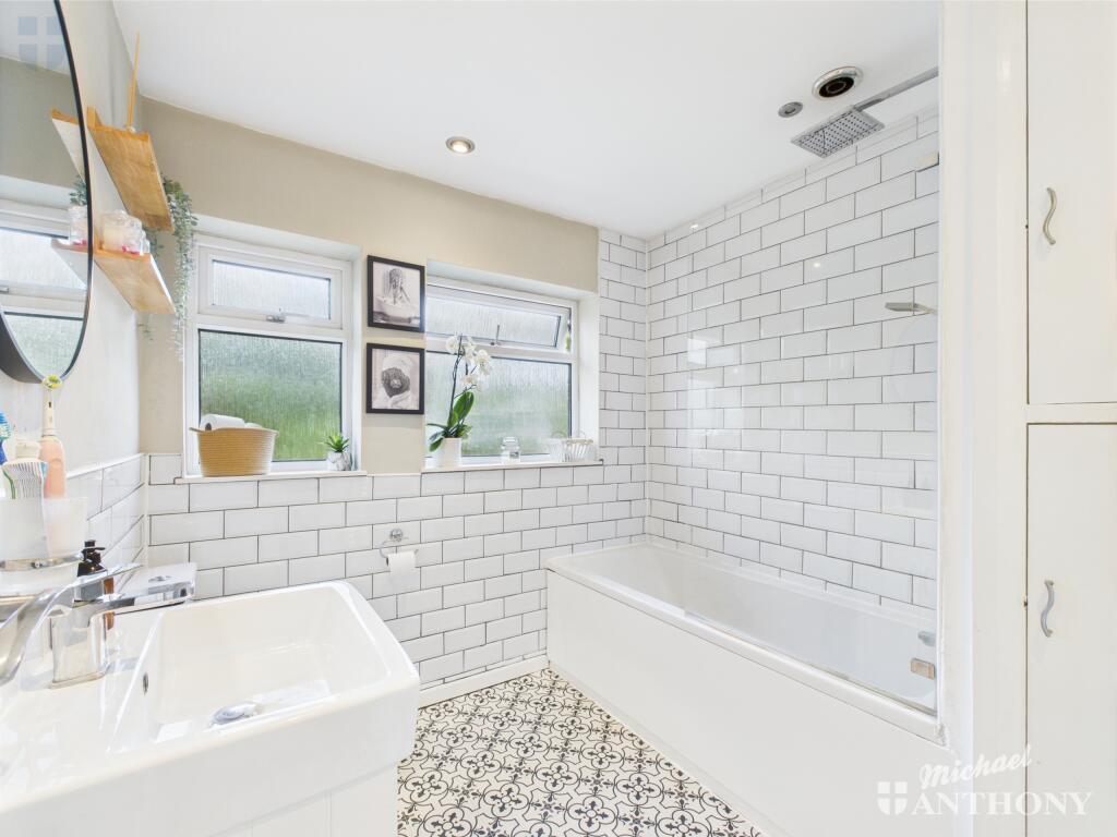 CAM03218G0-PR0671-STILL003