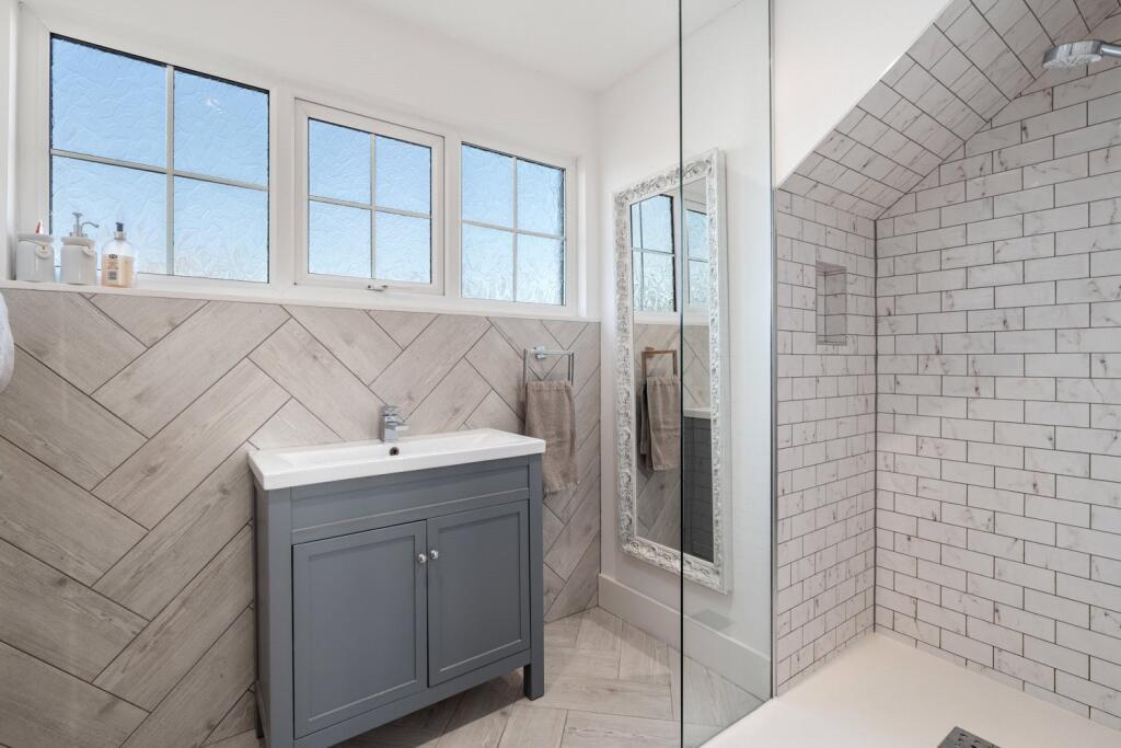 Ensuite Shower Room