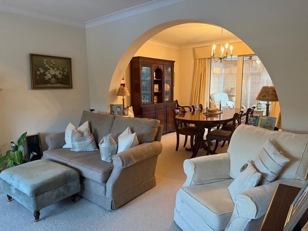 Lounge/Dining