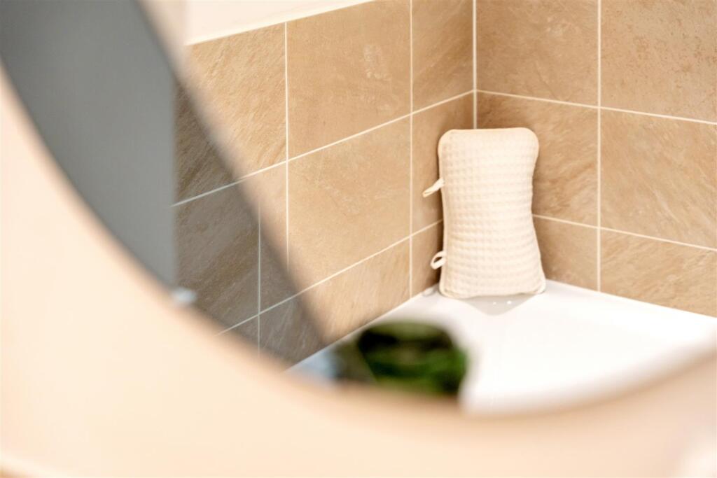 10 The Circle-06.jpg