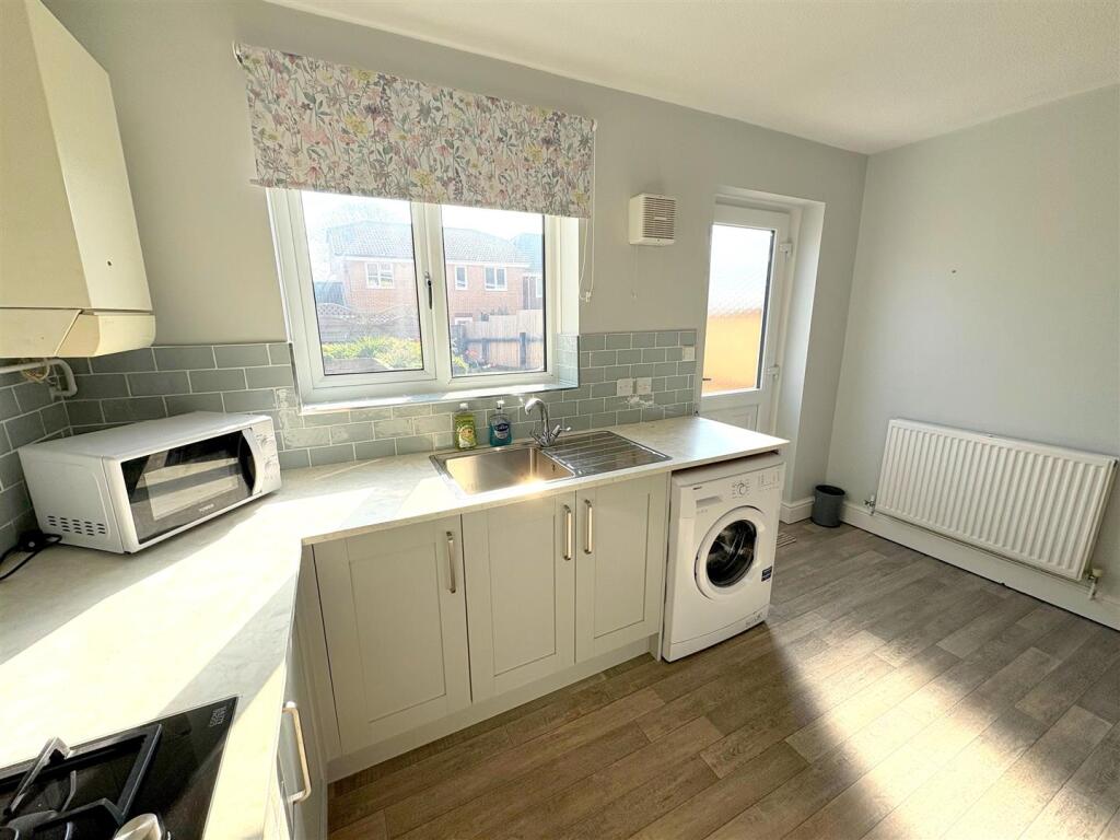 Kitchen f.jpg