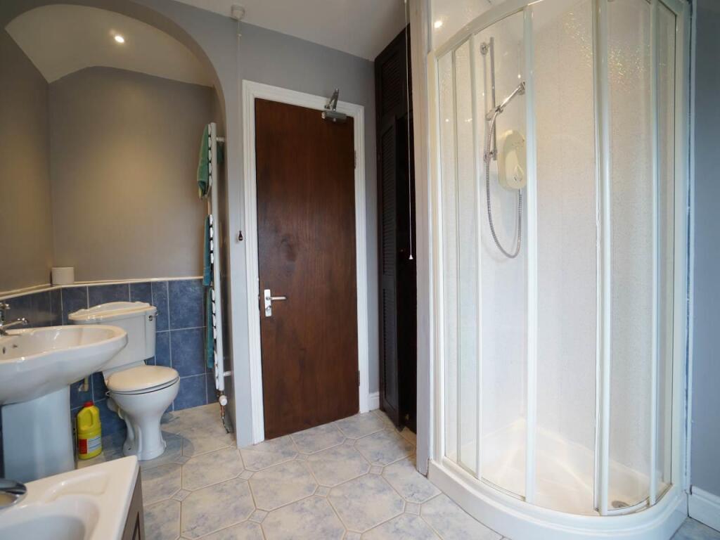 Bathroom 2.1.JPG