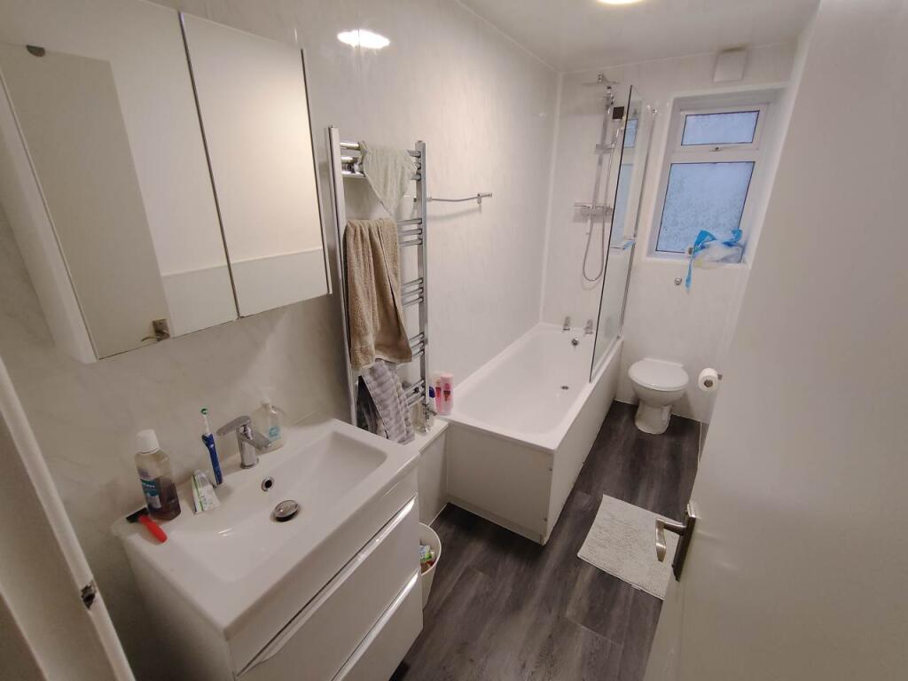 Ground floor bathroo