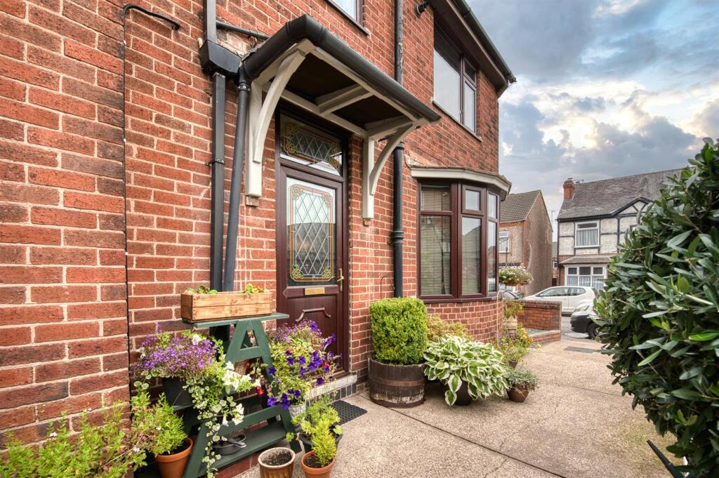 Front of the home towards the street.jpg