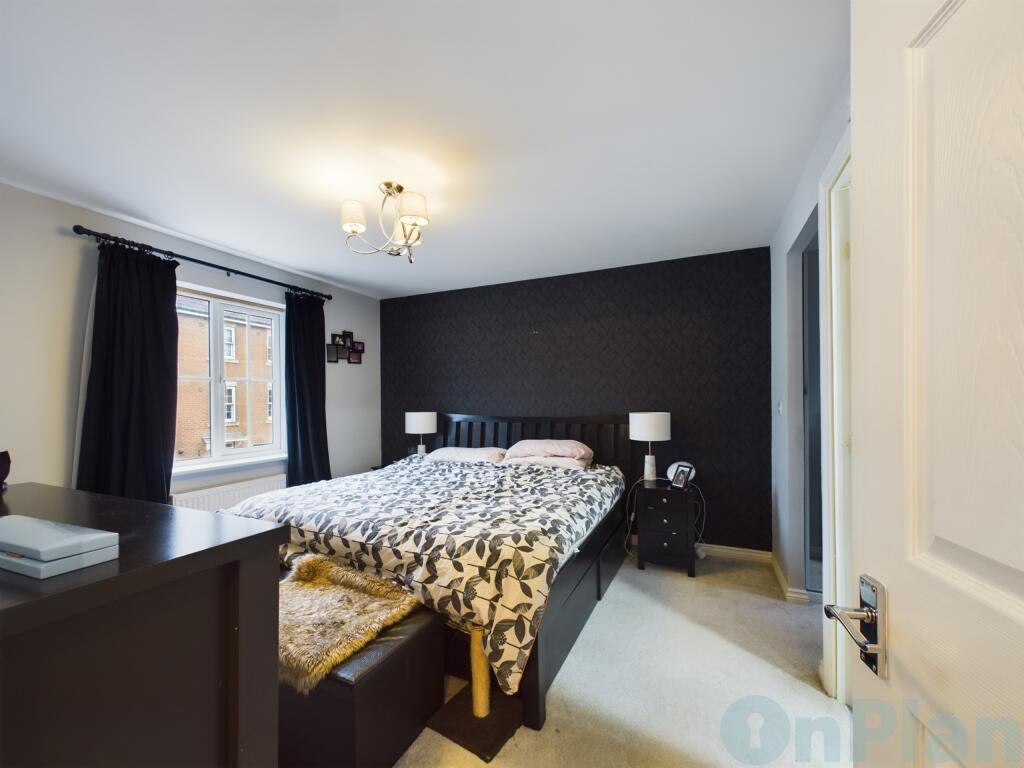 CAM04024G0-PR0018-STILL026