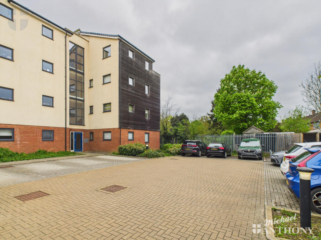 CAM03218G0-PR0619-STILL008