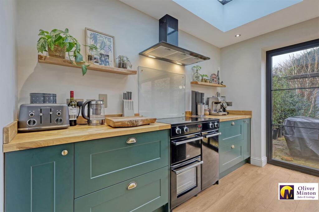 SUPERB KITCHEN / DINING ROOM