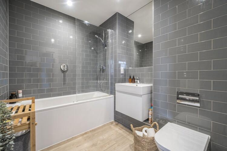 1293594 21 6826fc5a0fe86 ARW