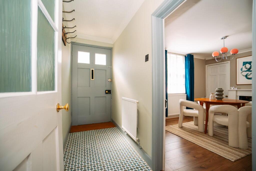 13 Southgate Street [Entrance Hall].jpg