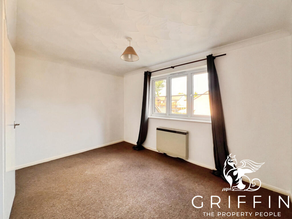 cb95f768bedroom2