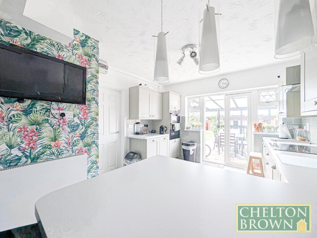 Kitchen &amp; Breakfast