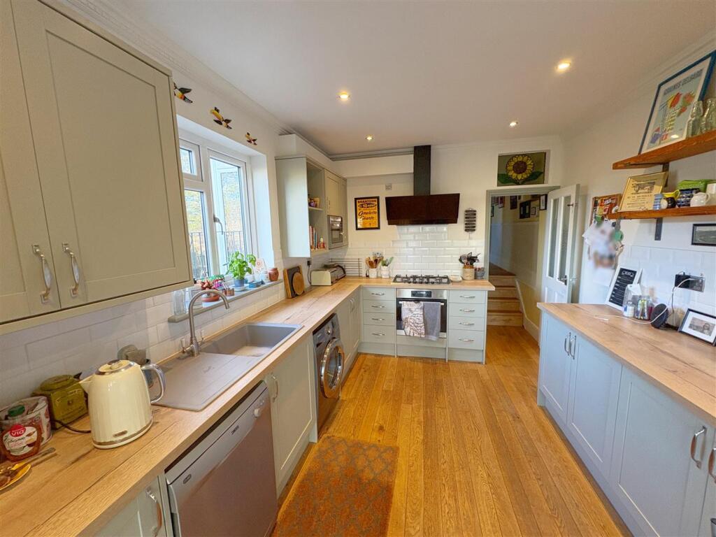 Kitchen shot (1).jpg