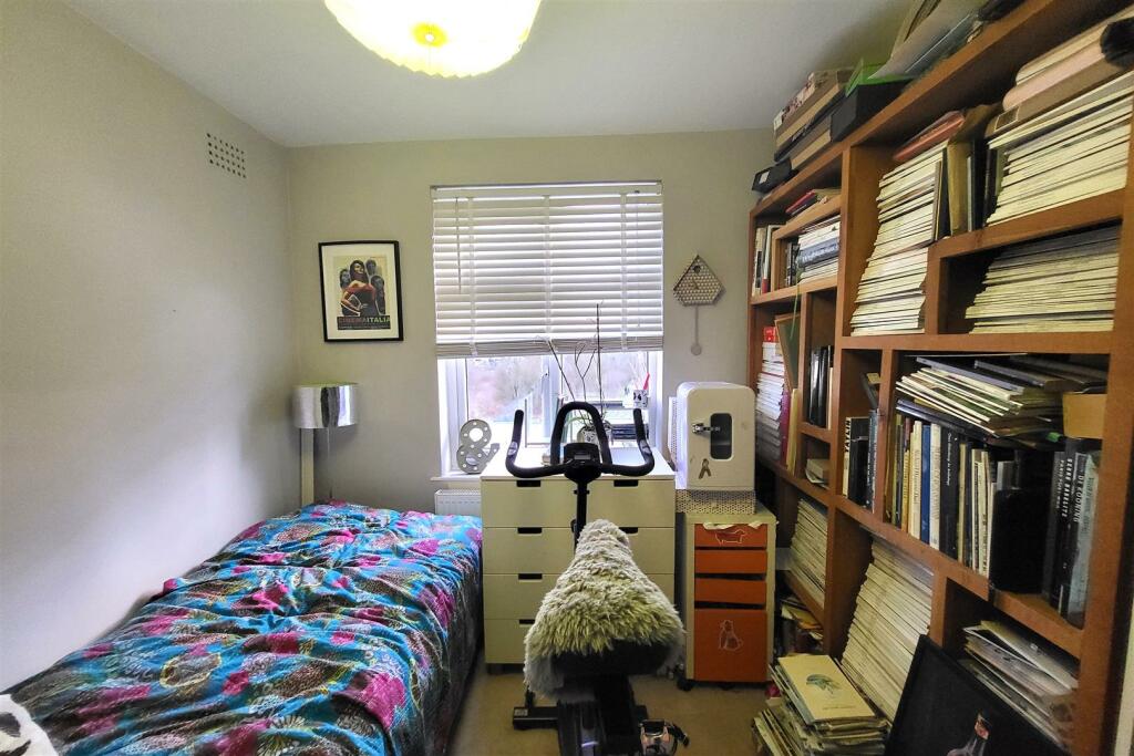 BEDROOM 4: