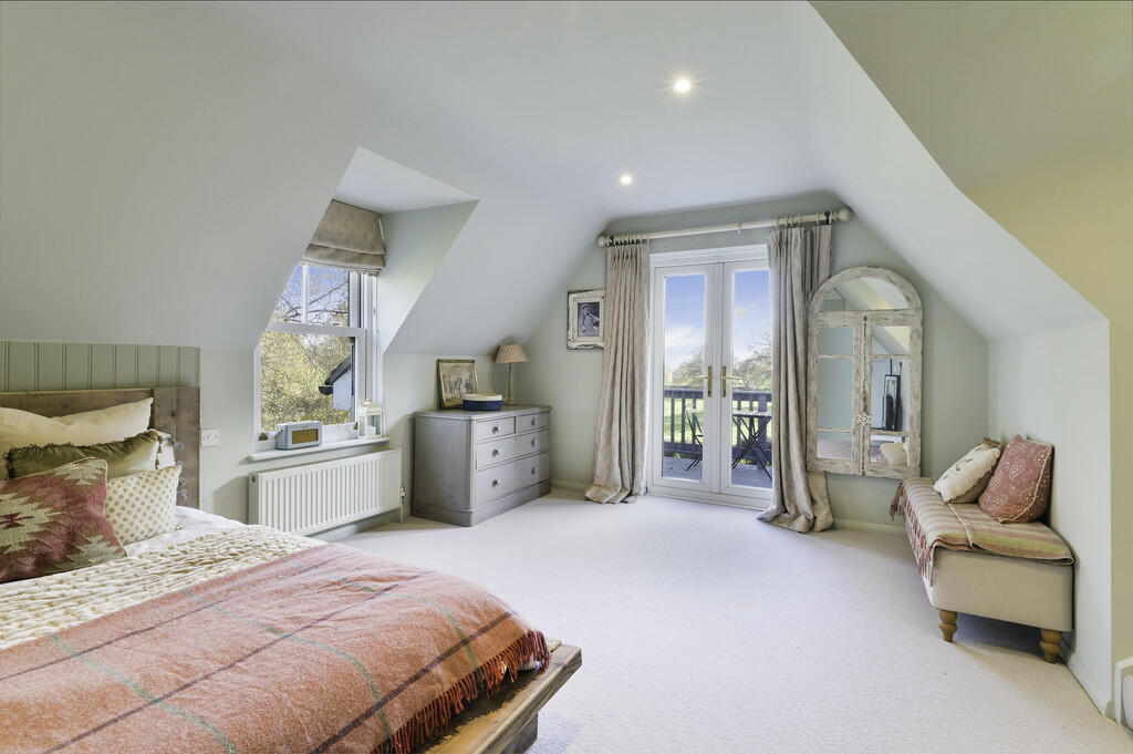 Master Bedroom (1...