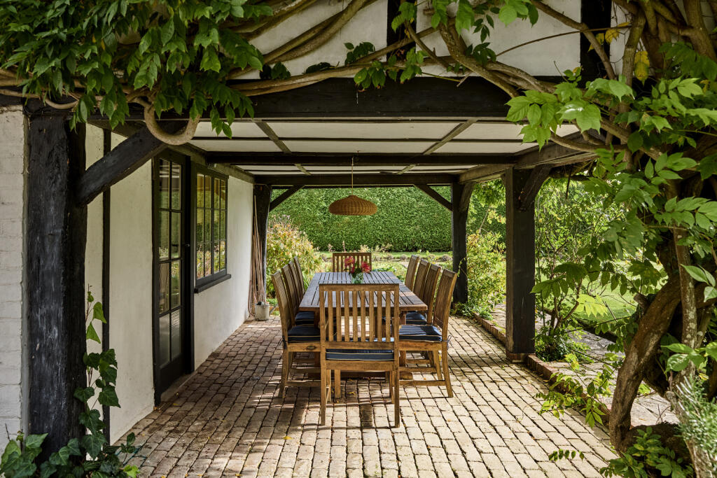 239838 - DGLA1235.jpg