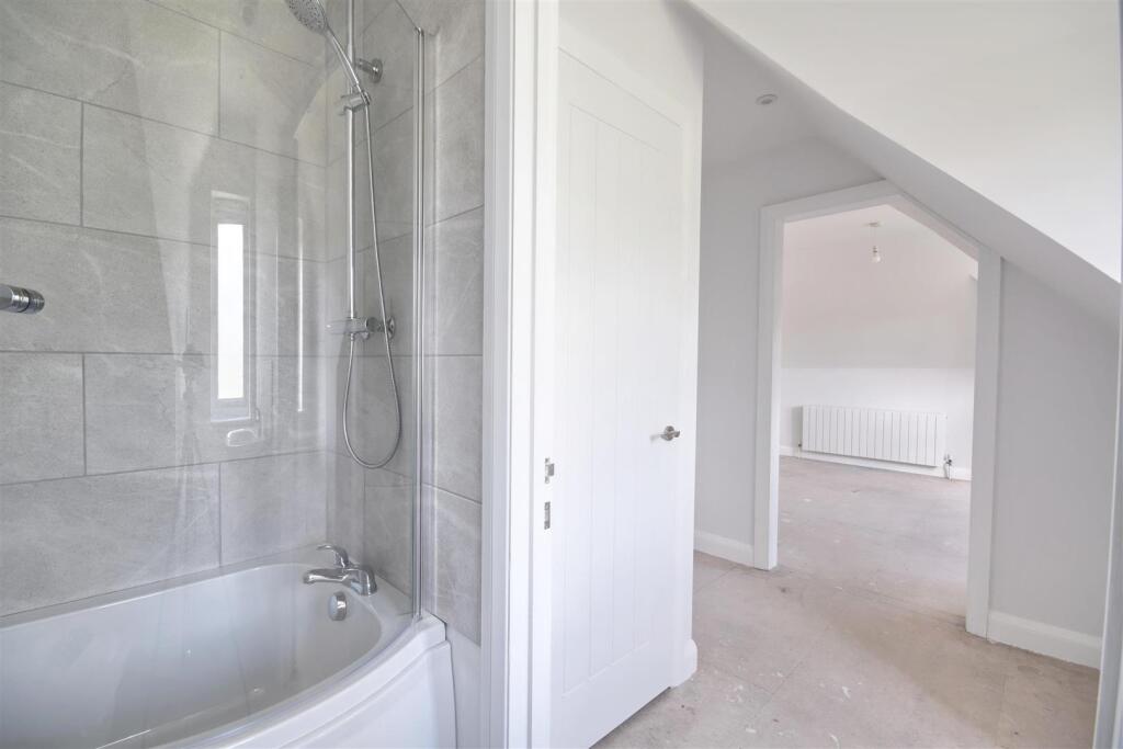 En-suite shower bathroom