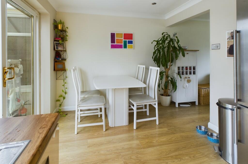 CAM02519G0-PR0196-STILL011