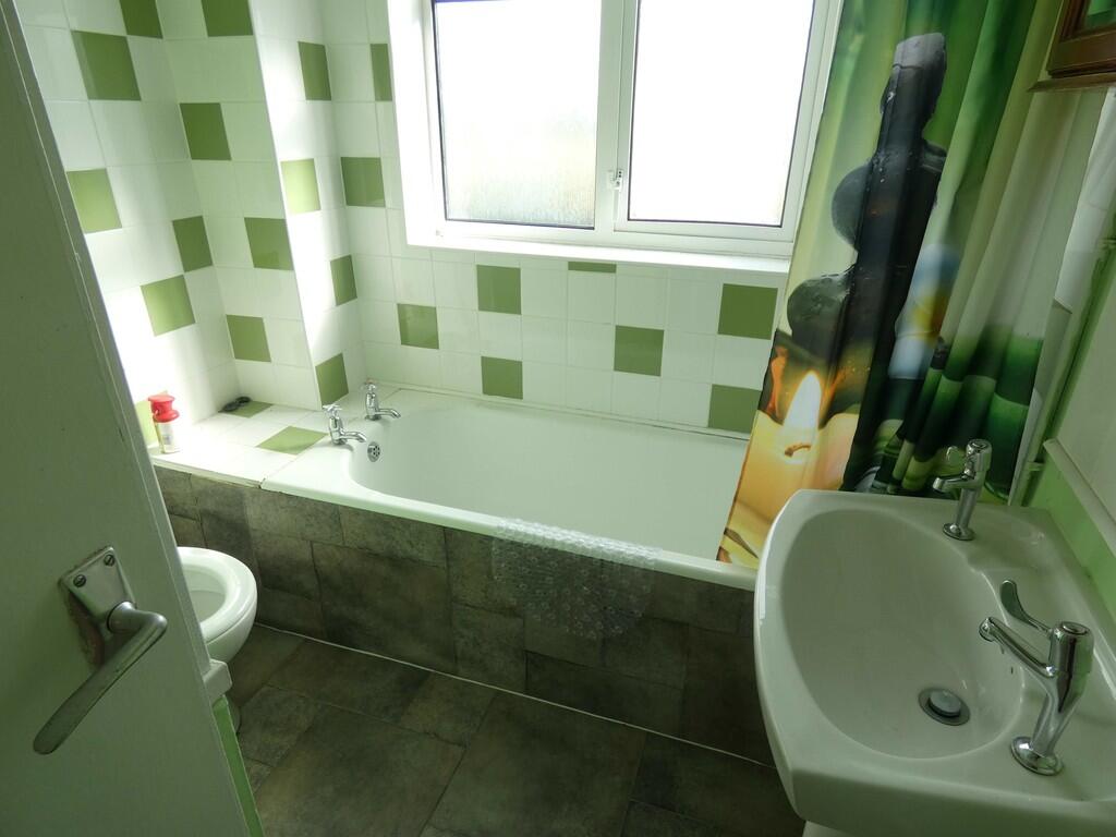 Cottage bathroom ...