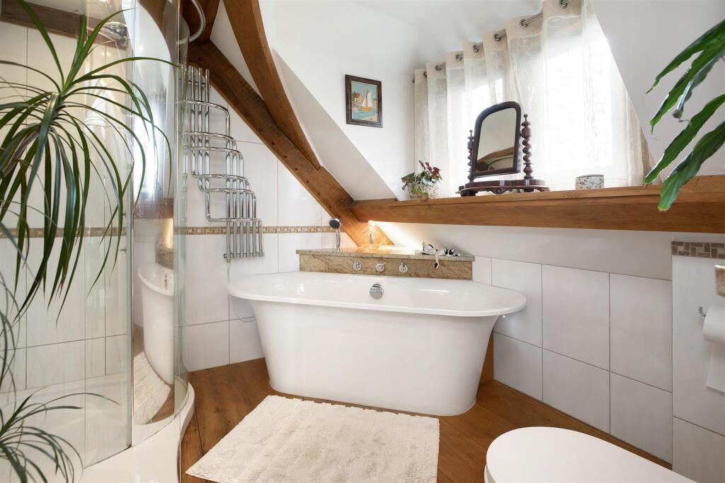 Mater Bedroom Ensuite