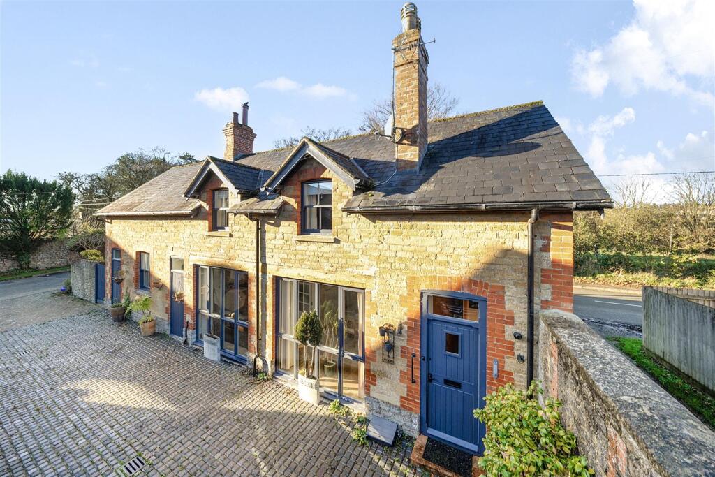 Bazzleways Close, Milborne Port, Sherborne