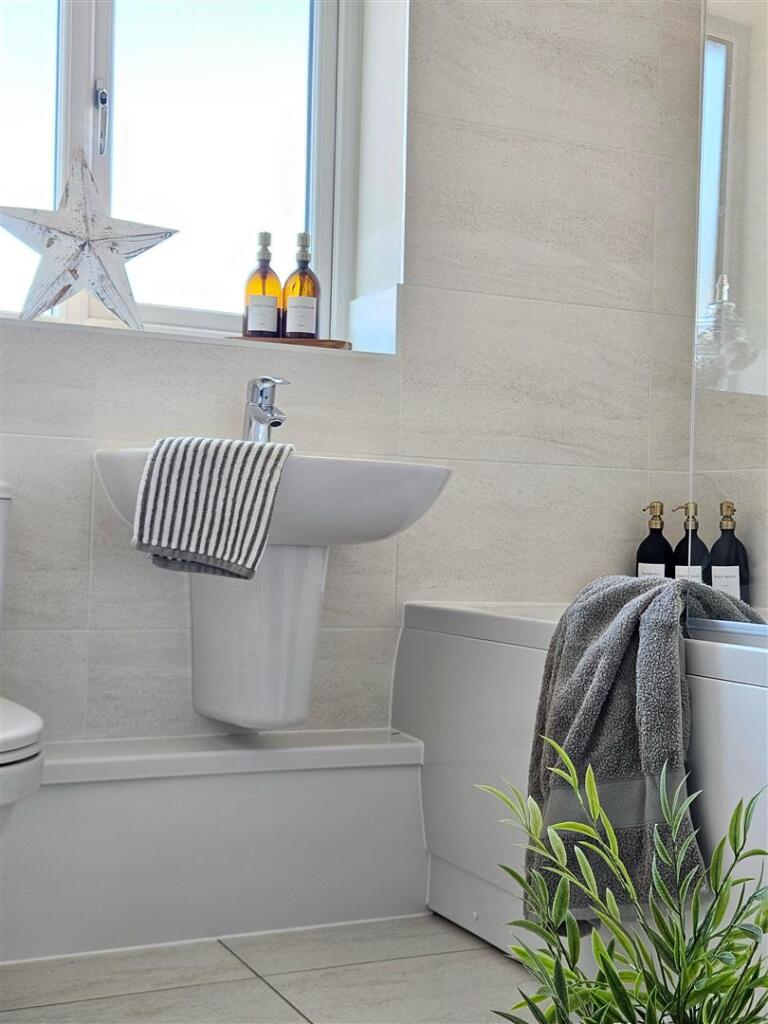 Dressed bathroom 2.jpeg