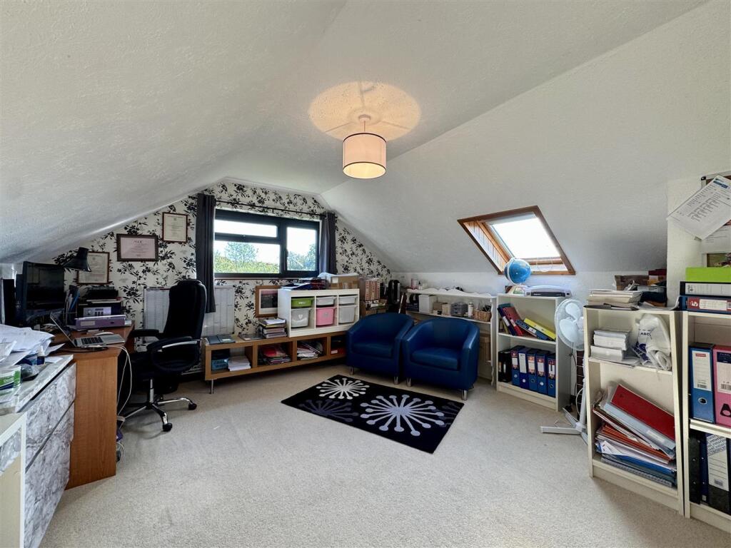 ANOTHER ROOM ASPECT