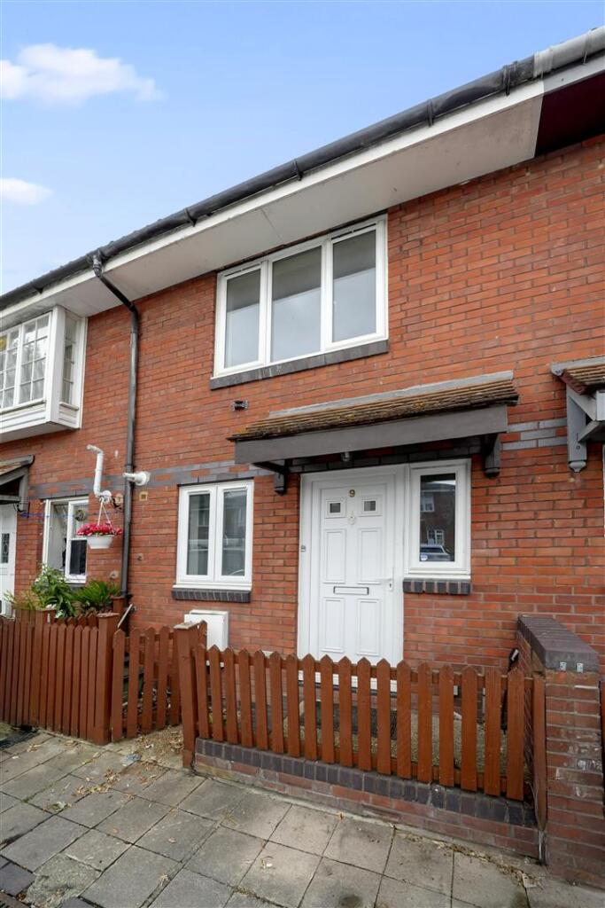 Rolvenden Place, N17