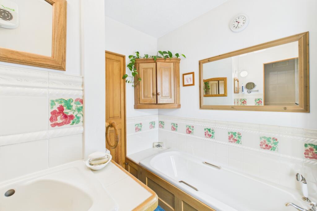 CAM03162G0-PR0281-STILL025