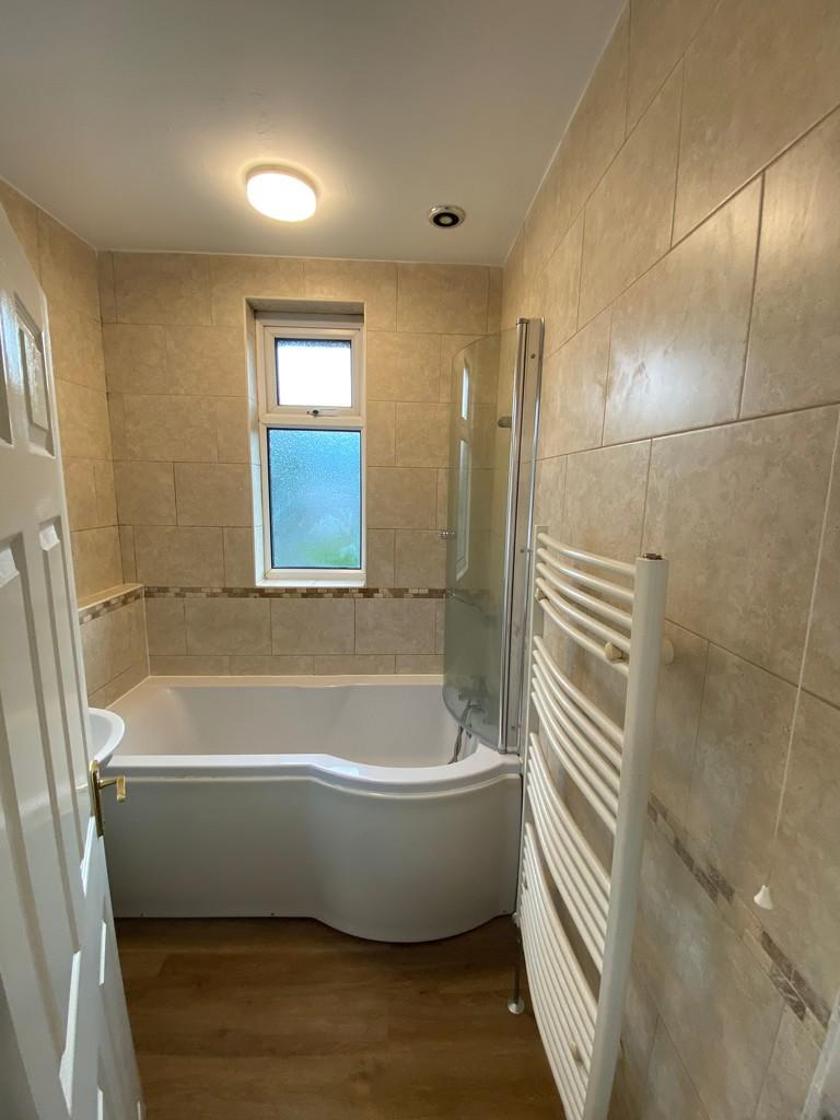 1st Floor bathroo...