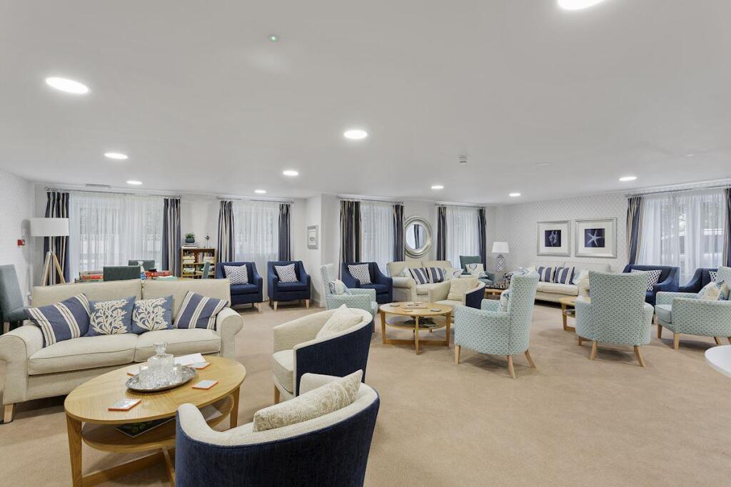 Communal Lounge Limewood.jpg