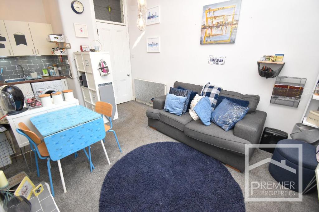 Lounge/Kitchen