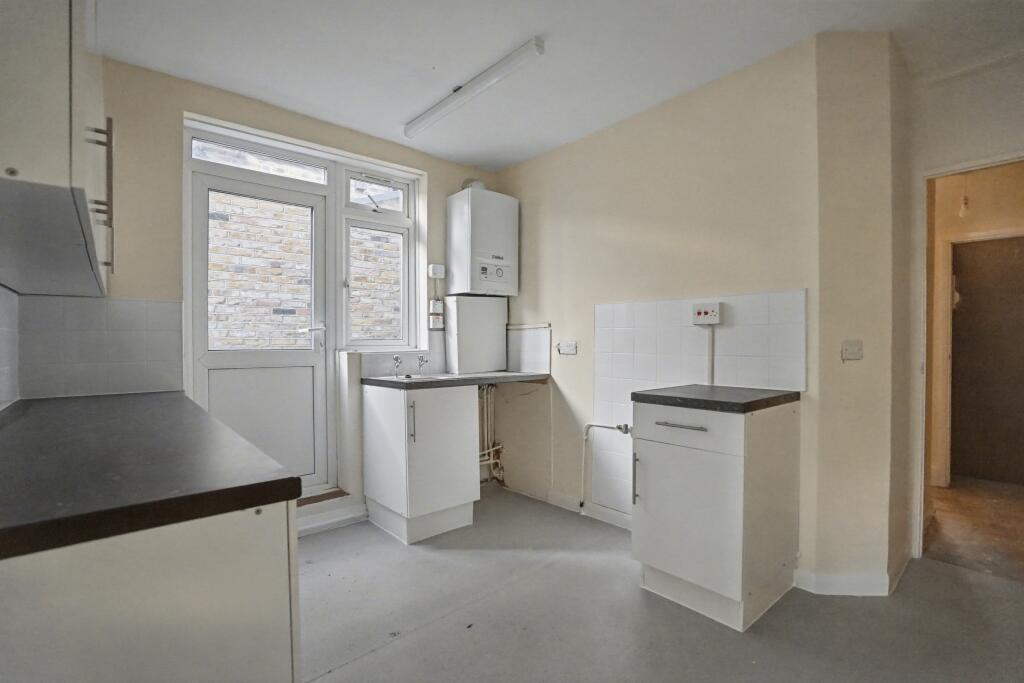 Flat A, 72 Earlsfield Road, Wandsworth, London, SW18 3DN