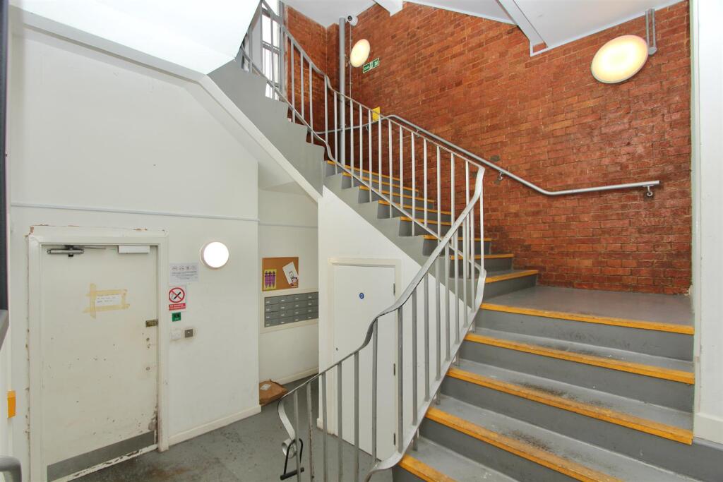 Somerford Grove, N16