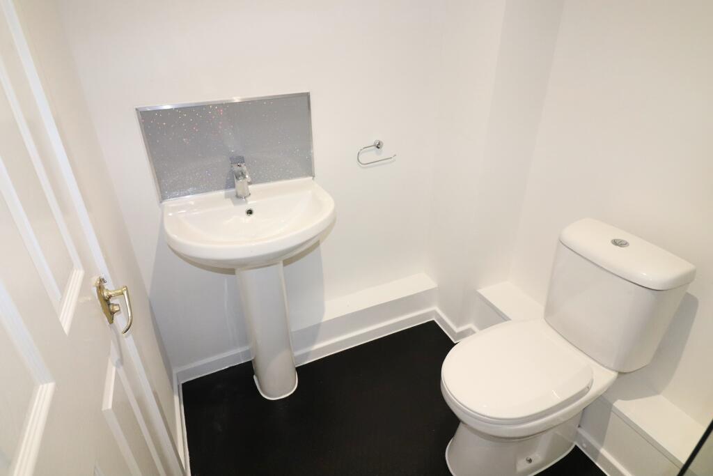 EN-SUITE BATHROOM