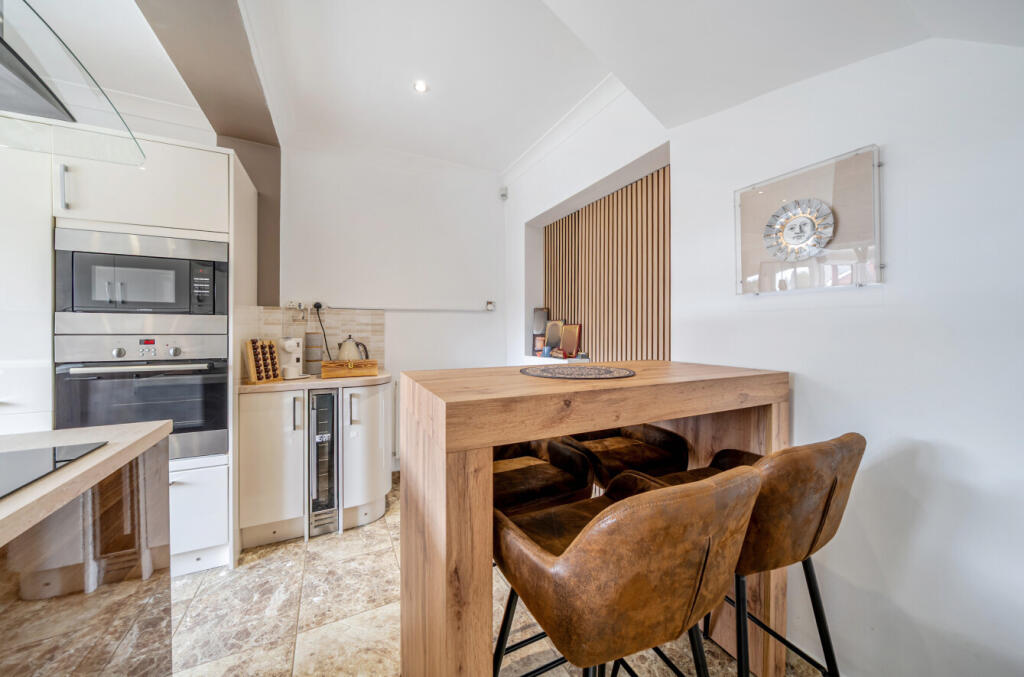 1364100-9-68e7c3d...